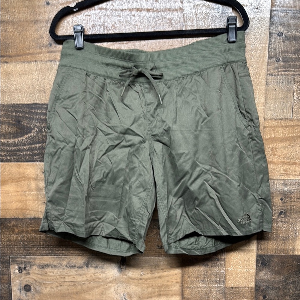The North Face Olive Green Cargo Casual Shorts‎ Women's Size Large